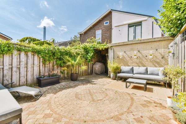 Cost of Courtyard Patio Service in Vallejo